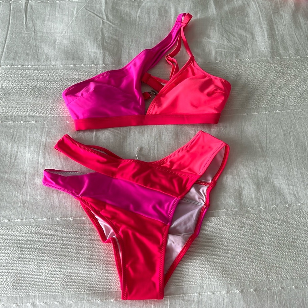 Cutout One-Shoulder Color Block Bikini Set